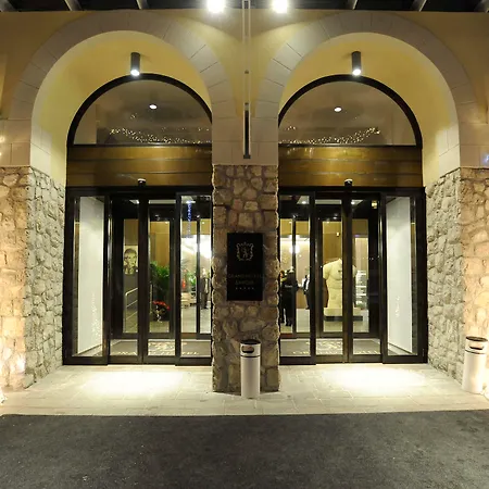 ホテル Grand Savoia Cortina D'ampezzo, A Radisson Collection 5*