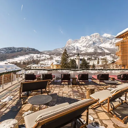 ホテル Grand Savoia Cortina D'ampezzo, A Radisson Collection 5*