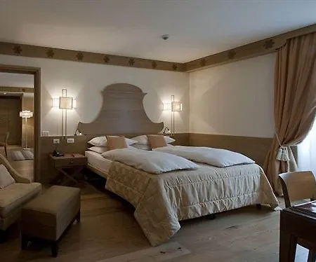 فندق Grand Savoia Cortina D'ampezzo, A Radisson Collection كورتينا دامبيتزو